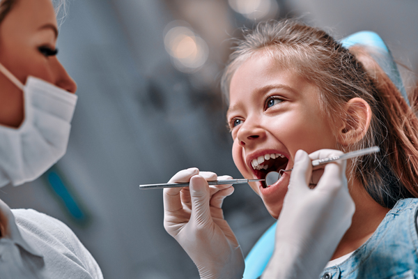 The Benefits Of Older Adults Working With A Family Dentist